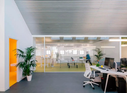 怎样将厂房装修设计空间刷新成广告递送公司的办公空间——SIDERAL